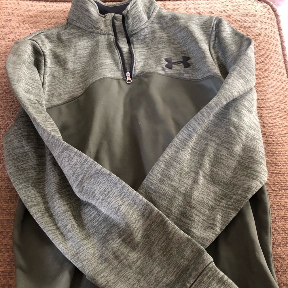 Small men’s under amour pullover
